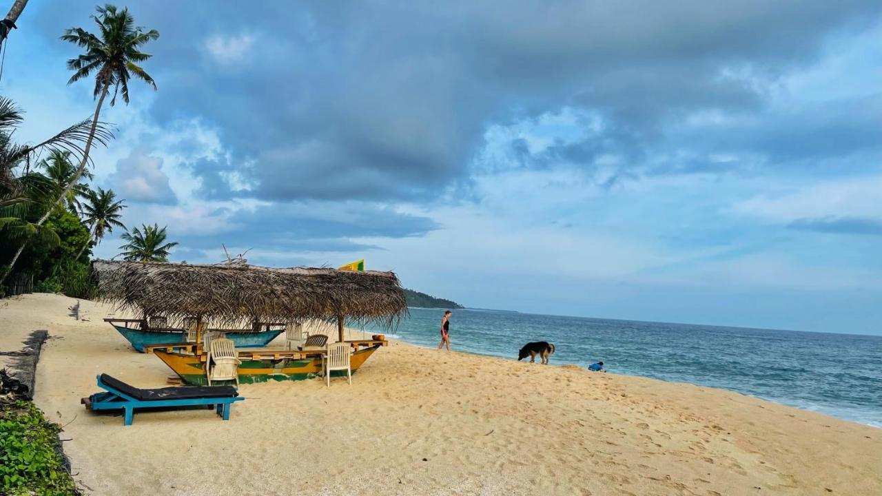 Beverly Beach Mirissa Hotell Exteriör bild