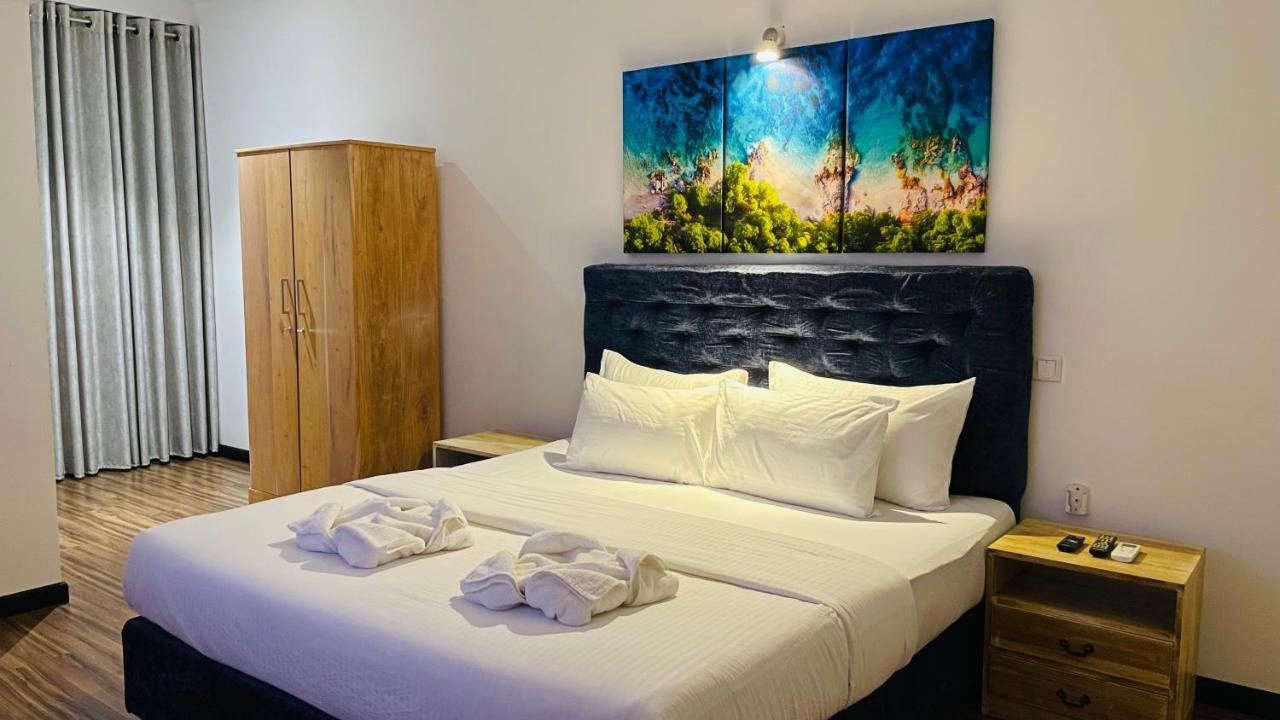 Beverly Beach Mirissa Hotell Exteriör bild